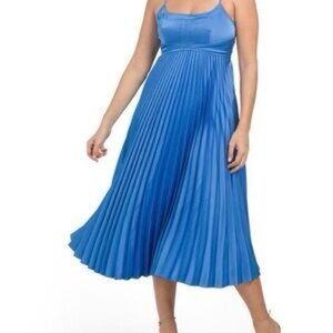 House of Harlow 1960 Square Neckline
Midi Length Dress